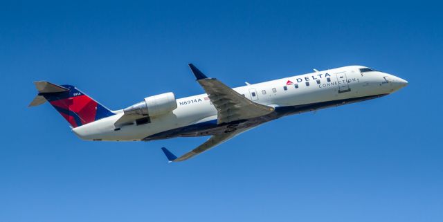 Canadair Regional Jet CRJ-200 (N8914A) - Endeavour Air CRJ440