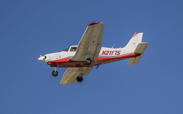 Piper Cherokee (N21175) - Runway 20R arrival @KDPA.