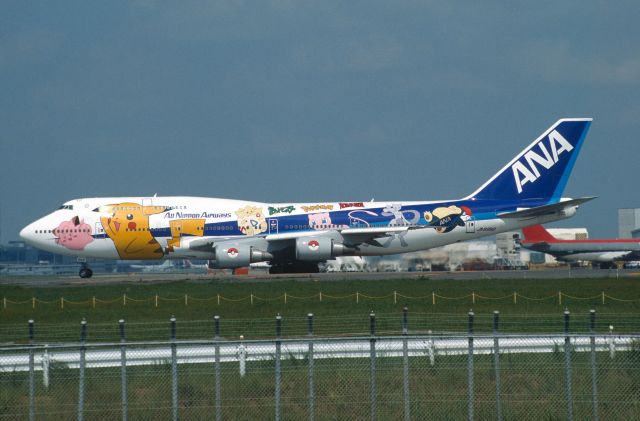 Boeing 747-400 (JA8962) - Departure at Narita Intl Airport Rwy34L on 2000/09/21 " Inter Pokemon c/s "