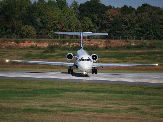 McDonnell Douglas MD-88 (N914DL) - Taxiing into position 18C - 10/11/12