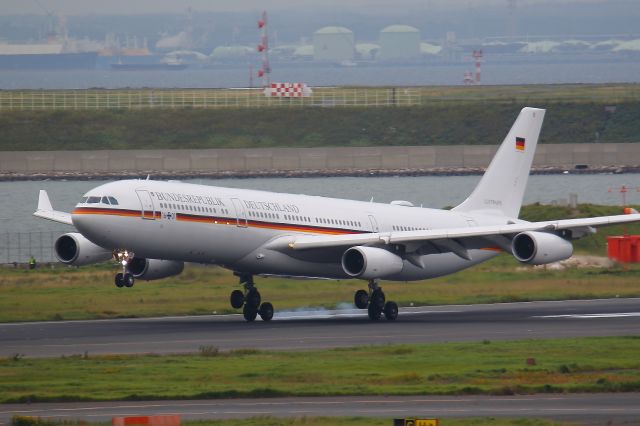 Airbus A340-300 (1601)