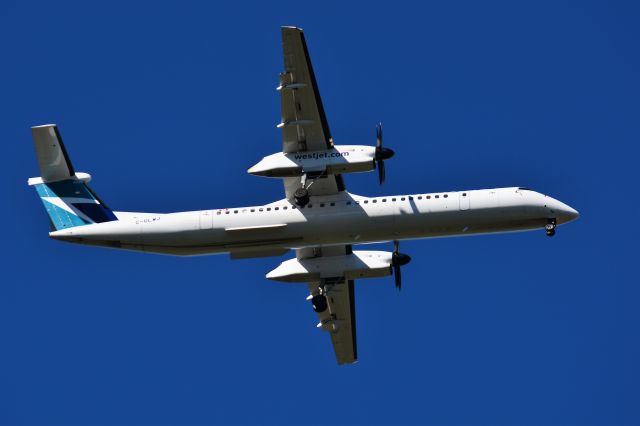 de Havilland Dash 8-400 (C-GLWJ) - Westjet Bombardier DHC-8-402 Q400 from Toronto arriving at Nashville October 17, 2017.