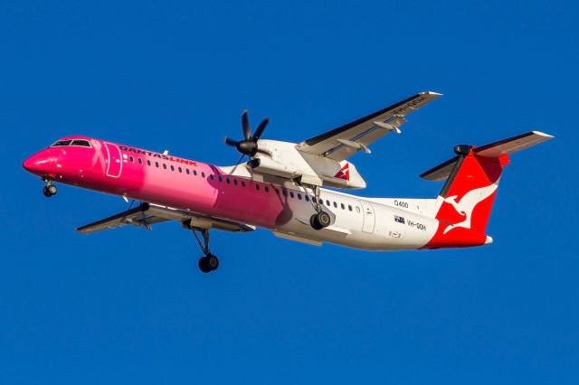 de Havilland Dash 8-400 (VH-QOH)