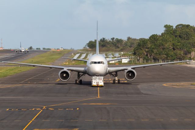 BOEING 767-300 (CS-TKR)