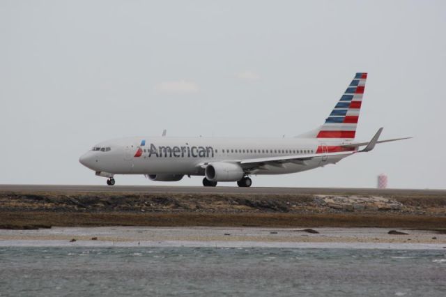 Boeing 737-800 (N908NN)