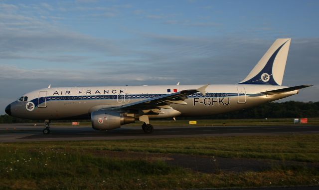 Airbus A320 (F-GFKJ)