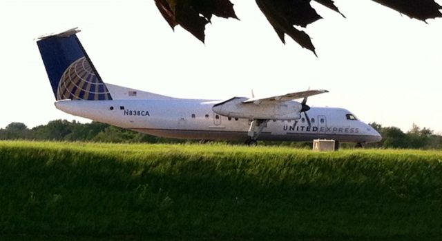 de Havilland Dash 8-300 (N838CA)