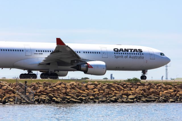 Airbus A330-300 (VH-QPF)