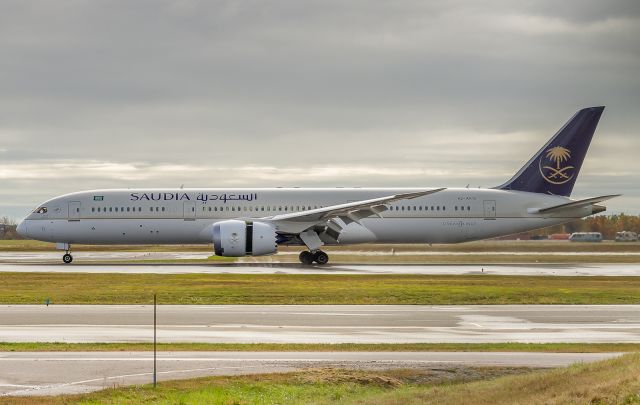 Boeing 787-9 Dreamliner (HZ-AR13) - SV61 arrives from Jeddah and settles down on runway 05 at YYZ