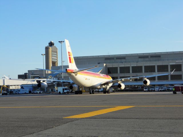 Airbus A340-300 (EC-LHM)