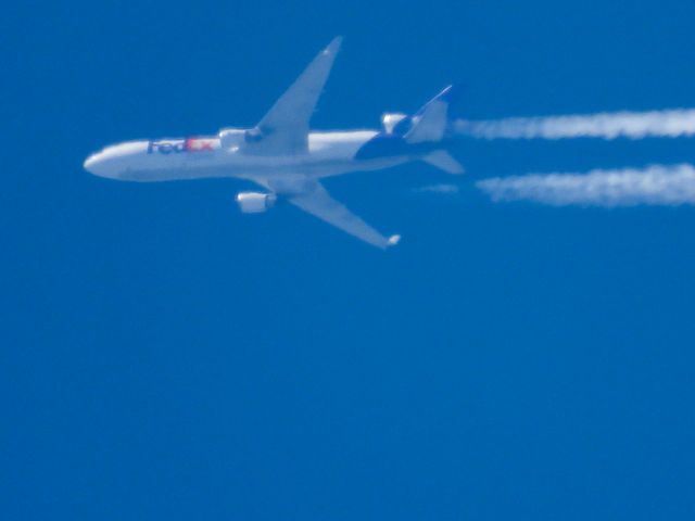 Boeing MD-11 (N572FE) - FDX880br /SEA-MEMbr /04/19/22