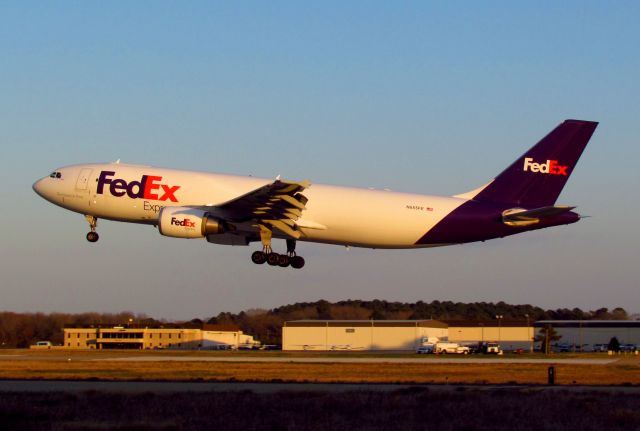 Airbus A300F4-600 (N655FE)