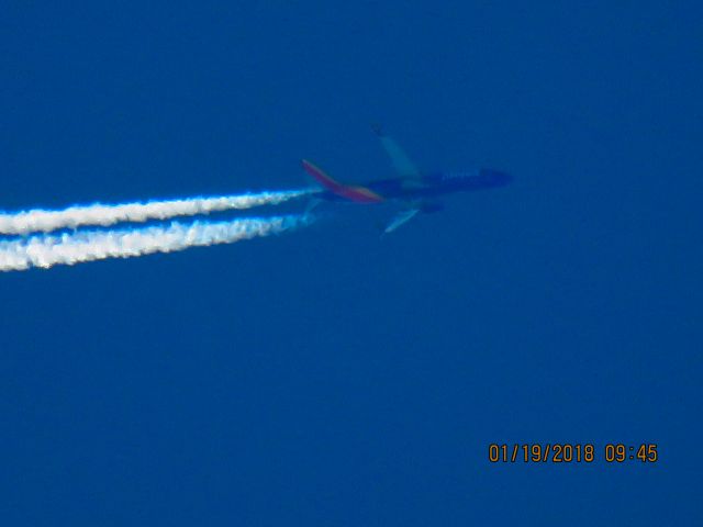 Boeing 737-800 (N8663A)