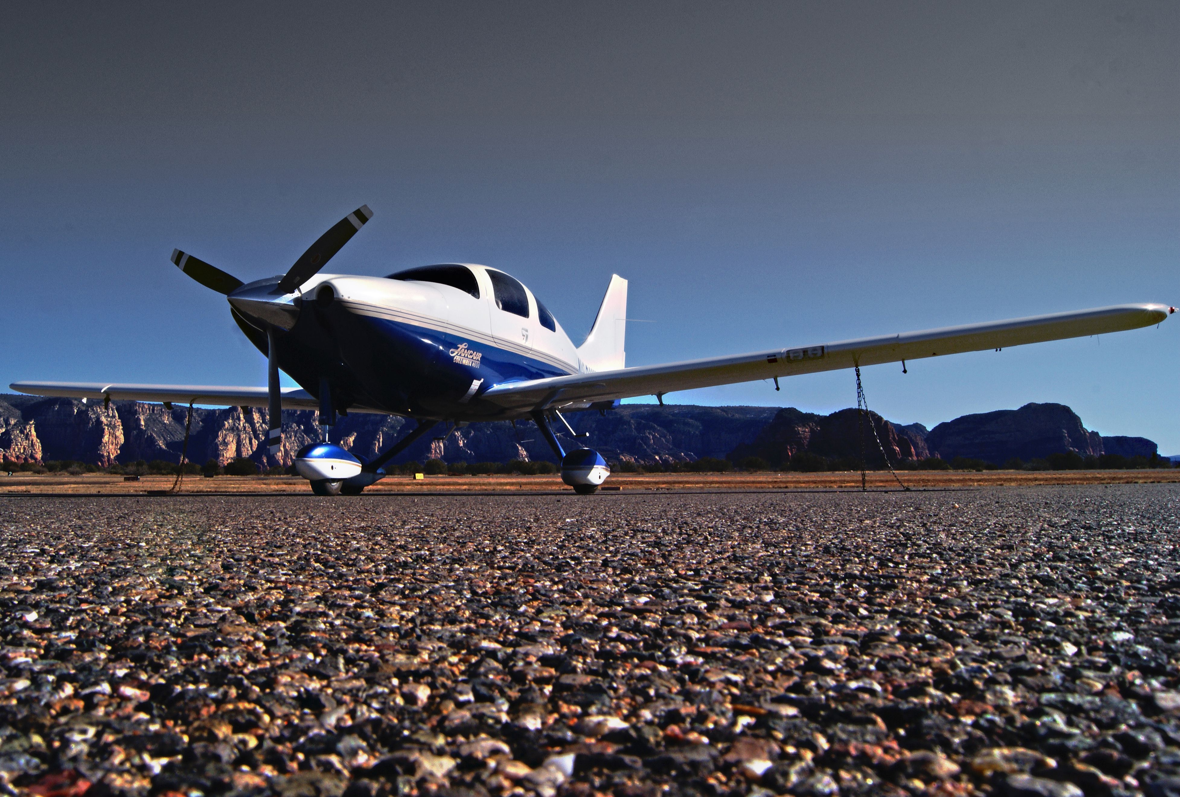 Cessna 350 (N89HW)