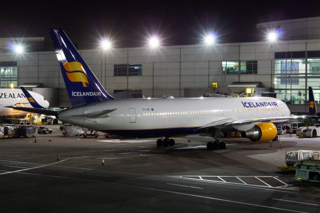 BOEING 767-300 (TF-ISP)