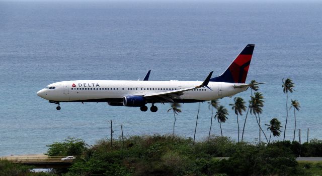 Boeing 737-900 (N857DZ)