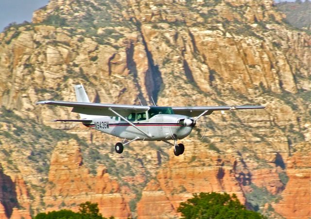 N9436M — - Cessna 206 on final for Rwy 21, Sedona Airport