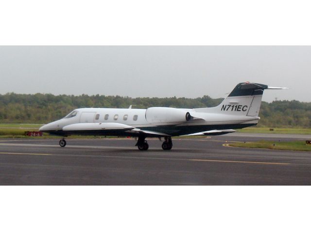 Learjet 35 (N711EC) - A fast and good looking aircraft.