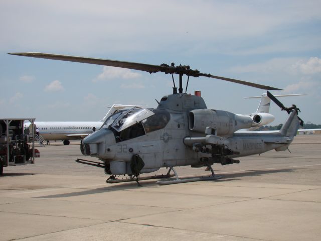 DEBORDE-ROLLAND Cobra — - USMC Cobra Attack Helicopter on the ramp at Shreveport Regional