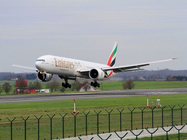 BOEING 777-300ER (A6-EQN) - From Dubaï OMDB