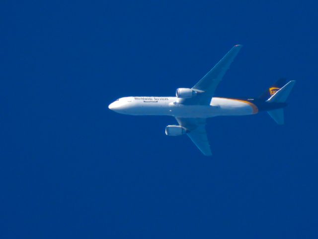 BOEING 767-300 (N370UP)