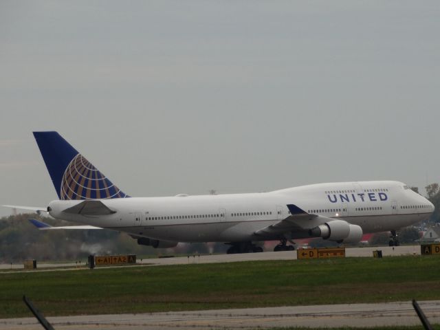 Boeing 747-400 (N171UA)