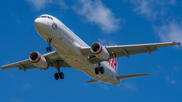 Airbus A320 (VH-VNF)