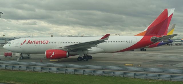 Airbus A330-200 (PR-OCK) - Taxi spotting 