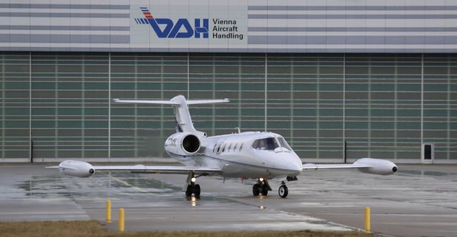 Learjet 35 (N277MK)