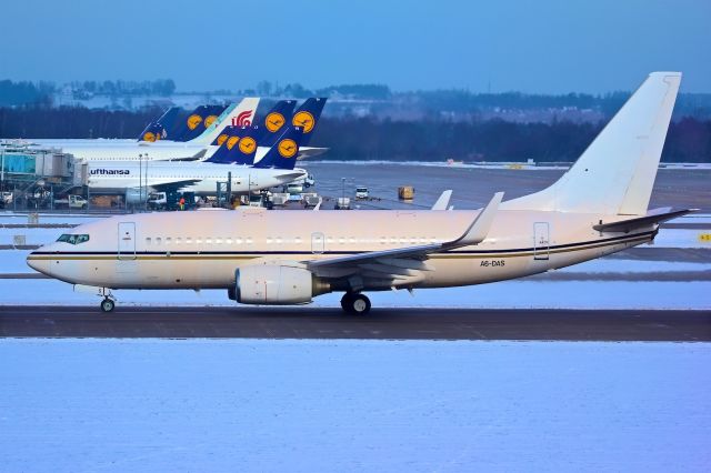 Boeing 737-700 (A6-DAS)