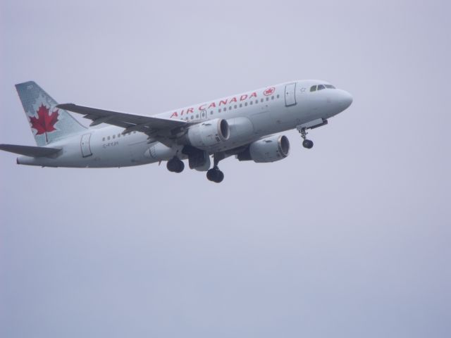 Airbus A320 (C-FYJH)