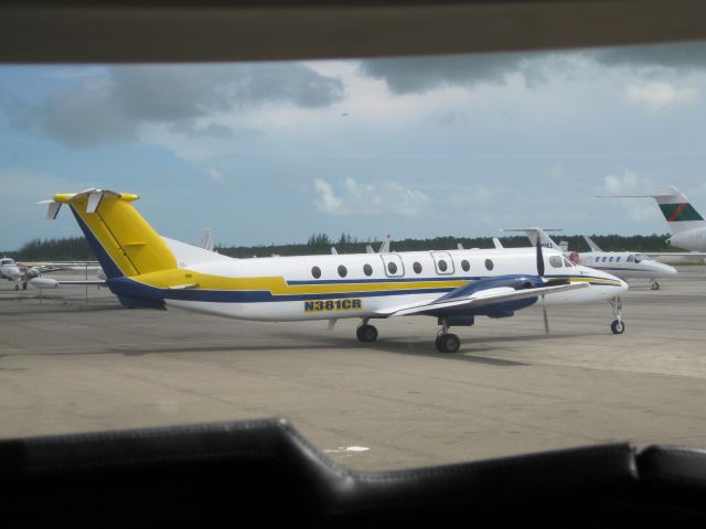 Beechcraft King Air 90 (N381CR)