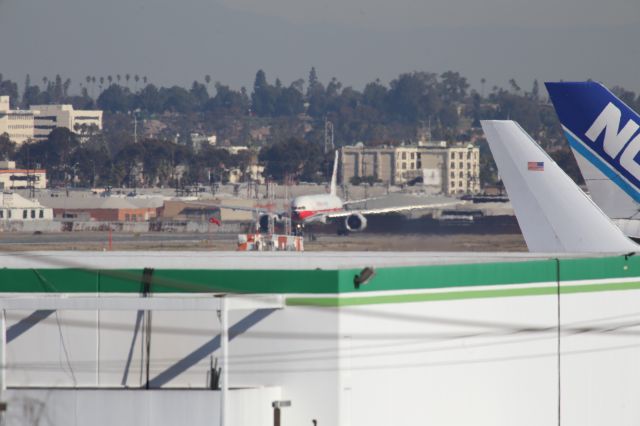 BOEING 777-200LR (B-2076)