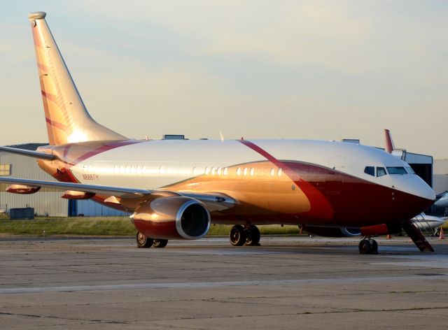 Boeing 737-700 (N888TY)