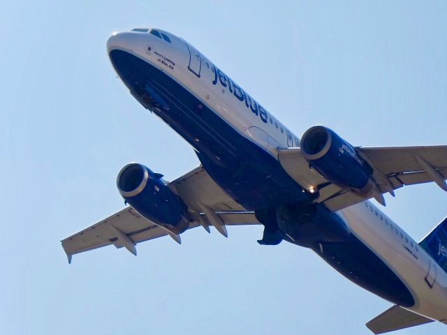 Airbus A320 (N559JB)