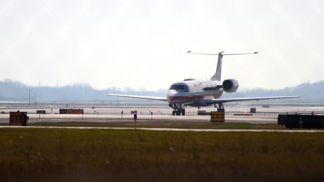 Embraer ERJ-135 —