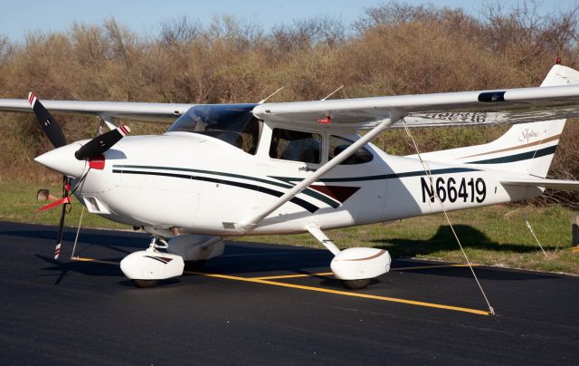 Cessna Skylane (N66419) - 1998 model. Looks brand new.