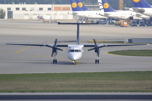 de Havilland Dash 8-300 (OE-LIC)