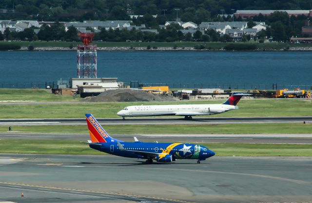 Boeing 737-700 (N727SW)