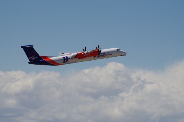 de Havilland Dash 8-400 (N437QX)