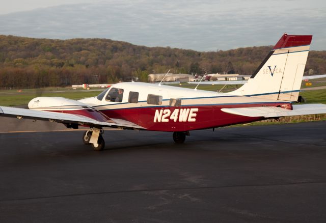 Piper Seneca (N24WE) - Leaving the RELIANT AIR ramp. They have the lowest fuel price on the Danbury (KDXR) airprot.