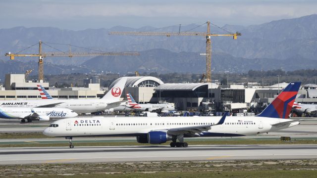 BOEING 757-300 (N588NW) - Taxiing to gate at LAX after landing on 25L