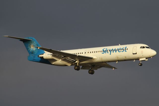 Fokker 100 (VH-FNY)