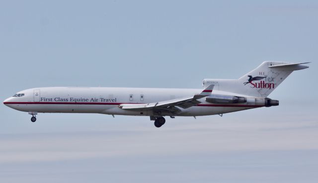 BOEING 727-200 (N725CK) - "Air Horse One" as some call her. Lovely to see a beautiful and increasingly rare 727 arriving into Dallas this morning