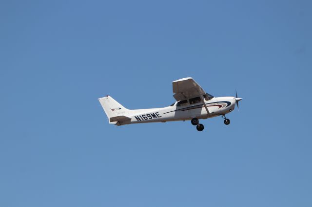 Cessna Skyhawk (N169ME)