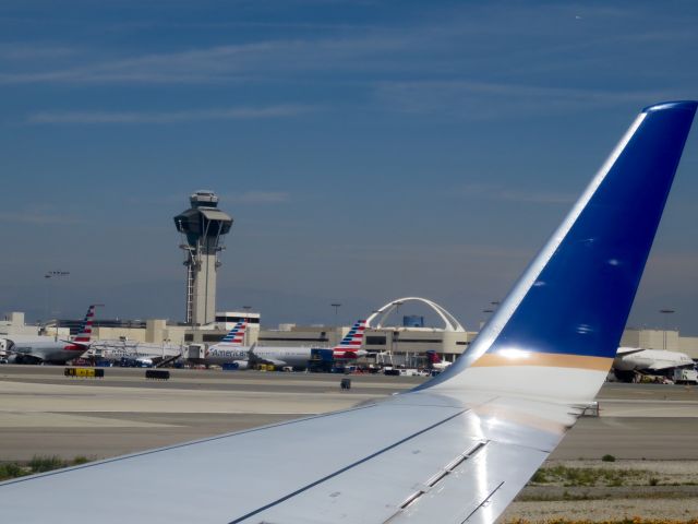 Boeing 737-700 — - Arrivando a LAX...