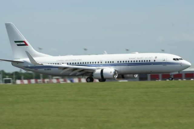 Boeing 737-700 (A6-MRS)