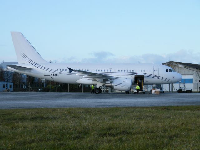 Airbus A319 (G-NOAH) - G-NOAH AT SNN 17/12/2010