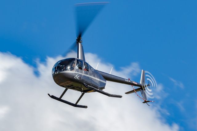 Robinson R-44 (VH-NIK)