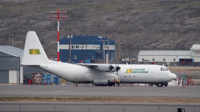 Lockheed C-130 Hercules (P4-LAS) - At the Iqaluit airport, July 14, 2018 Lynden Air Cargo. P4-LAS, a Lockheed C130-H Hercules.br /In the past week its gone from Alaska to Saudi Arabia.